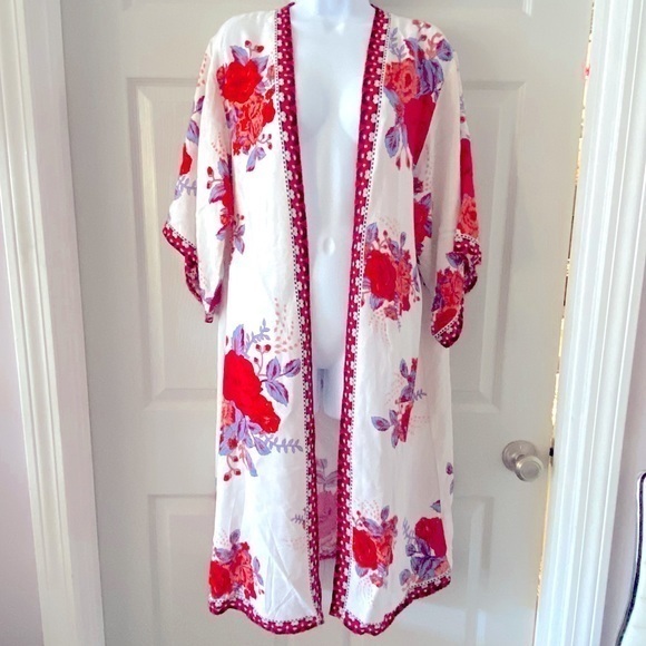 Beautiful Floral Kimono Size Sm/Md - Picture 1 of 7